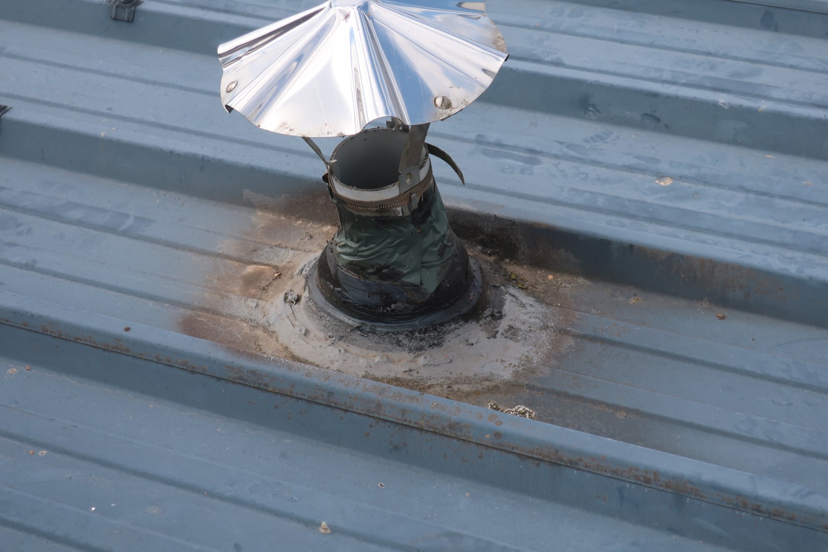 Traitement grossier de sortie de ventilation en toiture